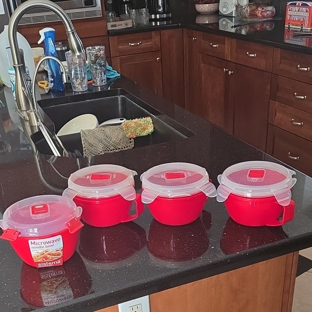 0ne SISYEMA and 3 MERICAN microwave Cups